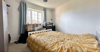 Quiet double room available to rent  Main Photo