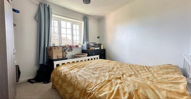 Quiet double room available to rent  Main Photo