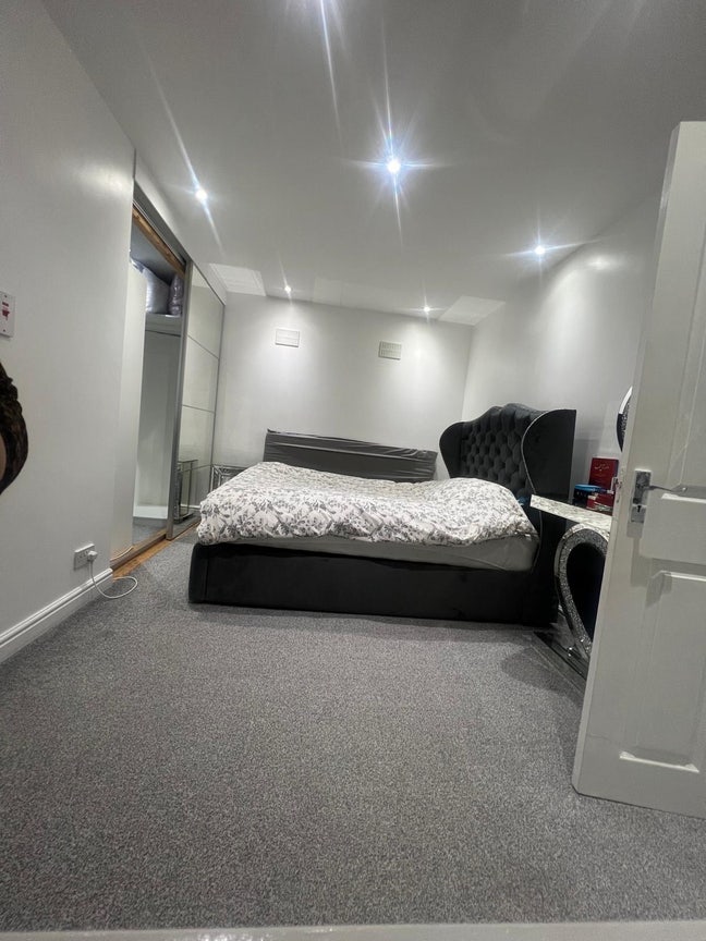 En-suite  bedroom Main Photo