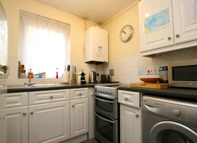 Room in 1 bed flat Main Photo