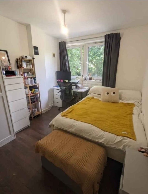 Re-listing! Double Room available in 3 bed flat Main Photo