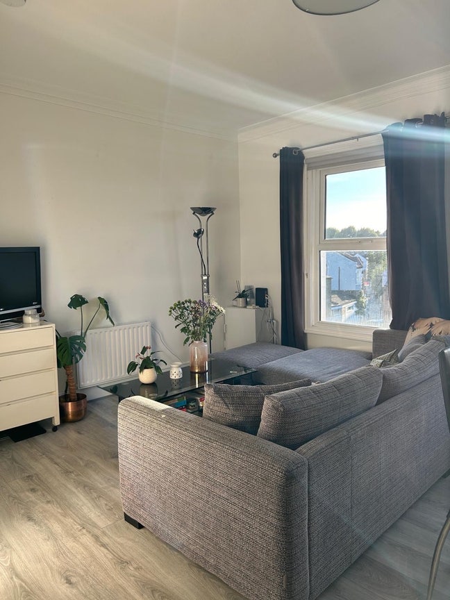 Double bedroom in lovely 3 bed flat in Earlsfield Main Photo