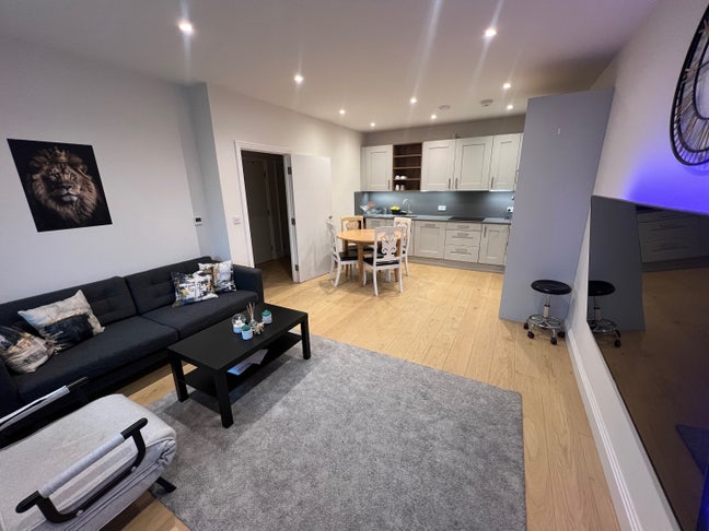 One bed flat mill hill Main Photo