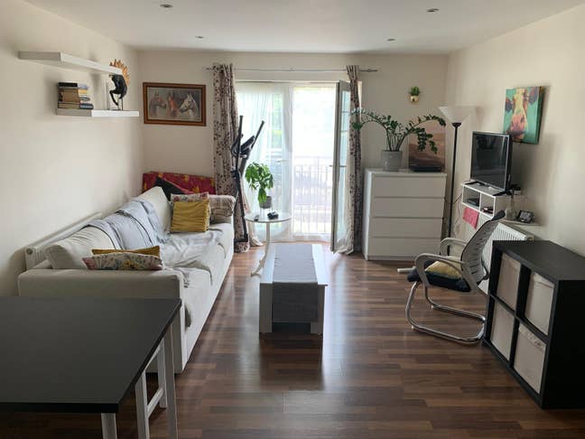 Beautiful flat in Staines Main Photo