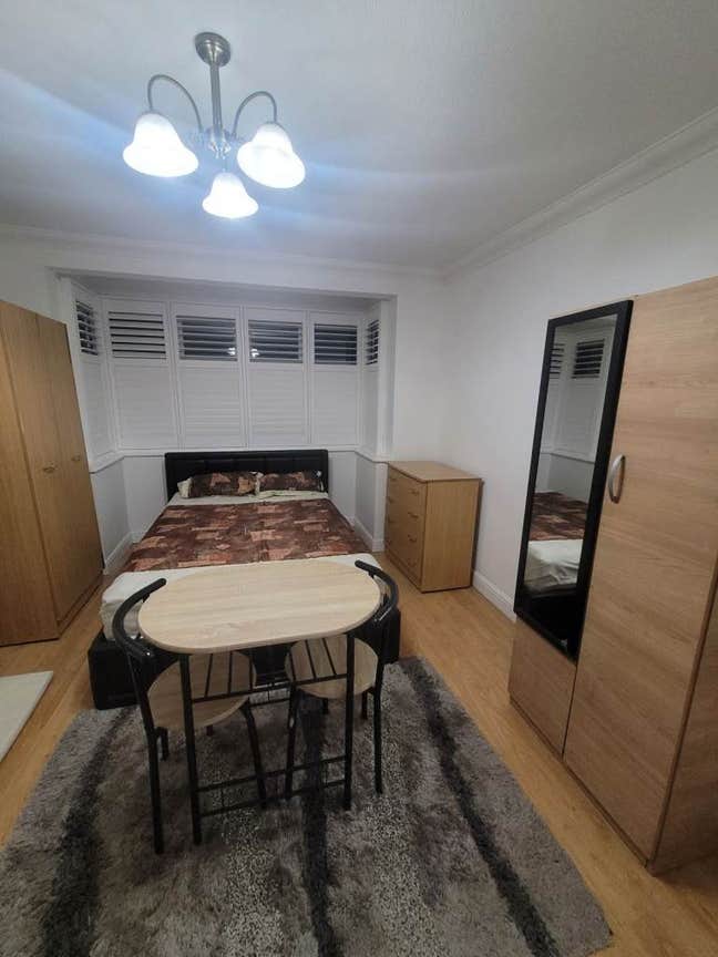 🛏 Double Room to Rent in Stanwell, TW19-Bills Inc Main Photo