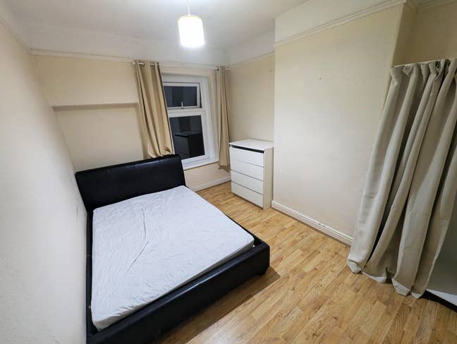 Double Bedroom in Shared House Bills included Main Photo
