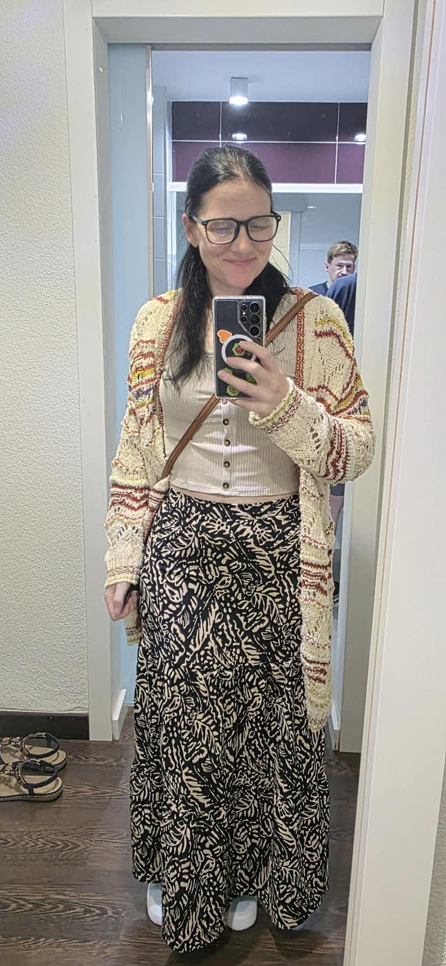 Hello! I'm Rhiannon, 36 and full time worker!... Main Photo