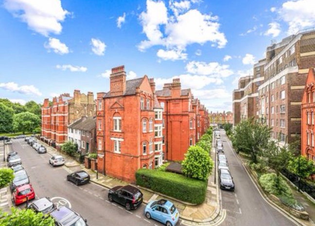 Seeking Roommate for Ensuite Room in Hammersmith Main Photo