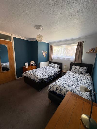 Spacious Double Room | 5 Mins to Station | Female Main Photo