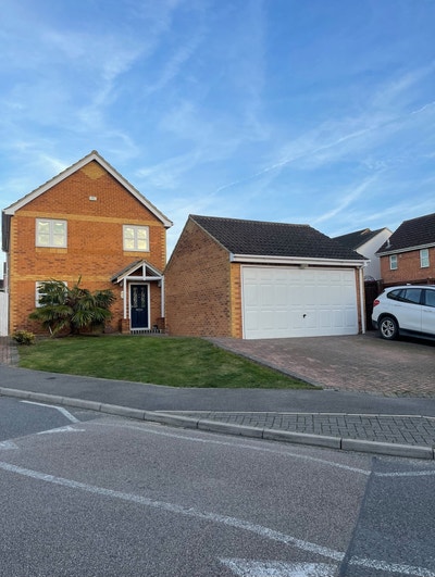Large double bedroom with en-suite (studio style)  Main Photo