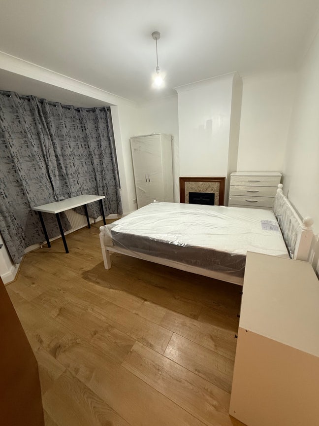 New Double room in Wood Green Main Photo