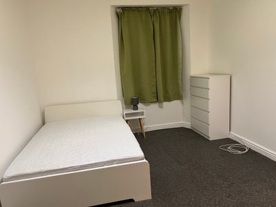 Large Shared Property in Central Weston Main Photo