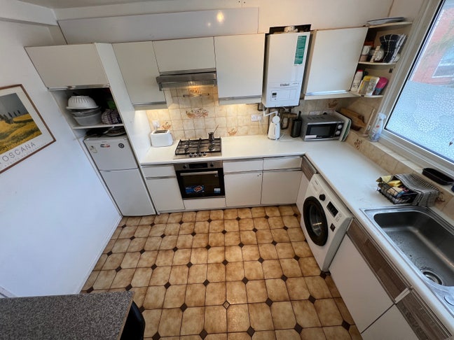 2 rooms available in the Same flat. Main Photo