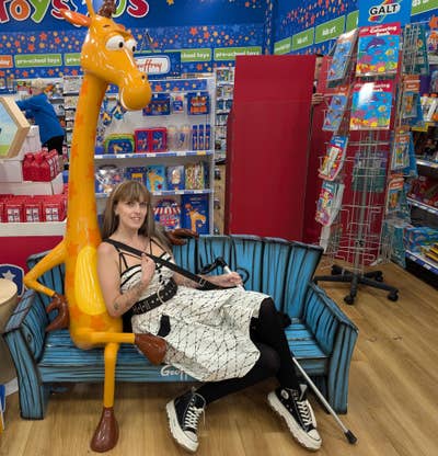 Me, my partner & my girls 👩🏼🧔🏻‍♂️🐈🐈‍⬛ Main Photo