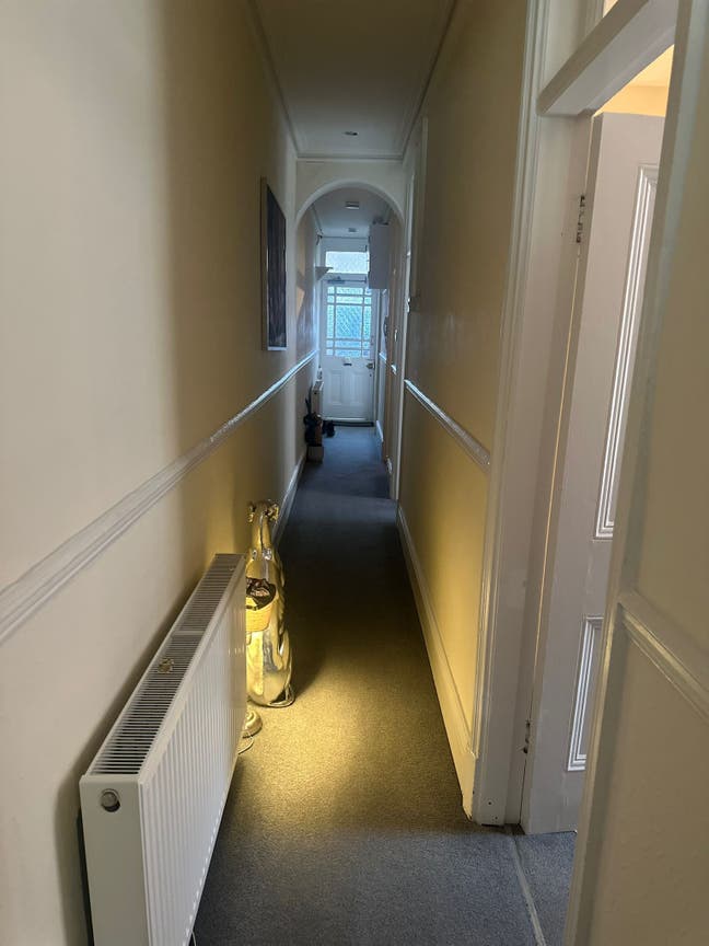 🌞 Spacious Double Room in Calm Brixton Flat  Main Photo