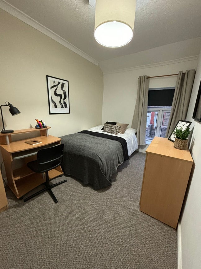 Great Location in Treforest - Quality Room!  Main Photo