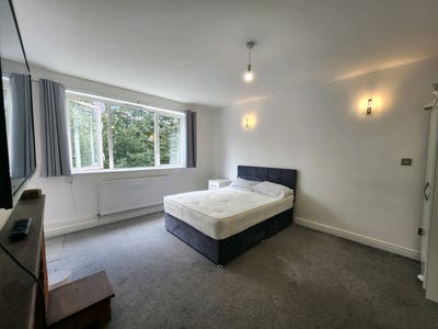 Large Furnished Doubles Modern Flat with Parking Main Photo