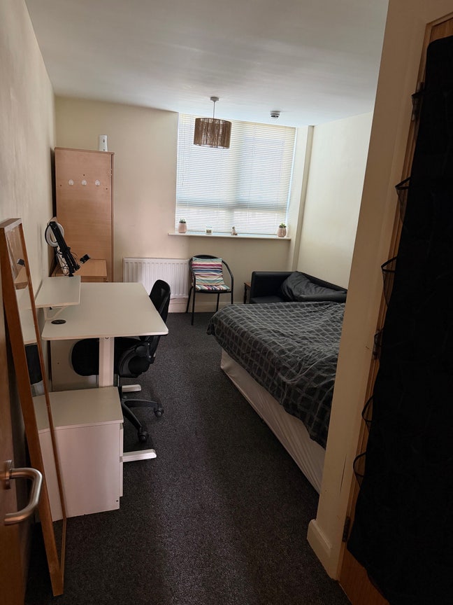 Large en-suite nearby Cov train station  Main Photo