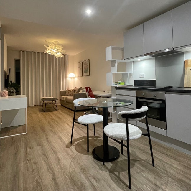 Manhattan style 1 bed in west London development Main Photo