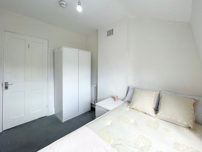 Instant Move in Opposite Paddington Station Main Photo