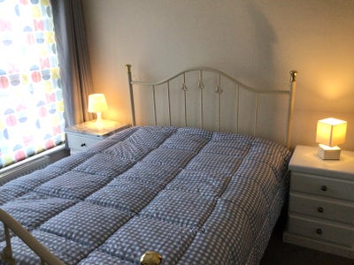 Large double close to city centre and hospital  Main Photo