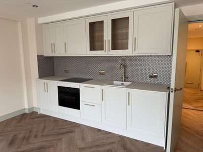 Apartment for professionals - Mid Week only Main Photo