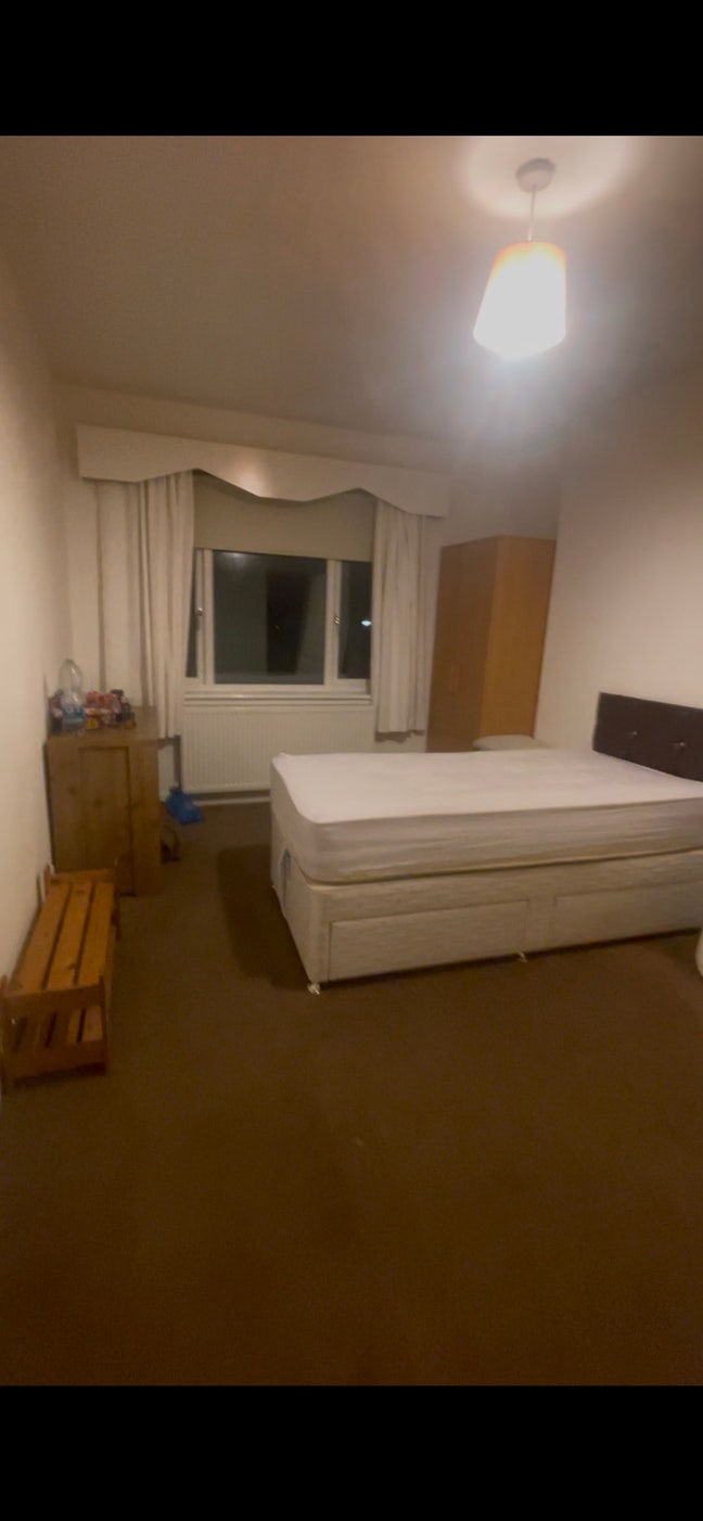 1  double bedrooms in ground floor flat Main Photo