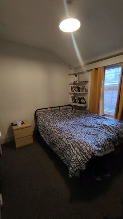 Quiet room in Balham available just for DECEMBER  Main Photo