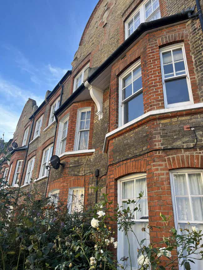 Large bedroom in Clapham North! Main Photo