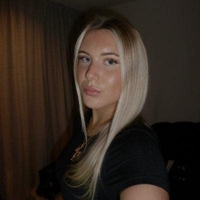 Looking to rent a room in an all female flat! Main Photo