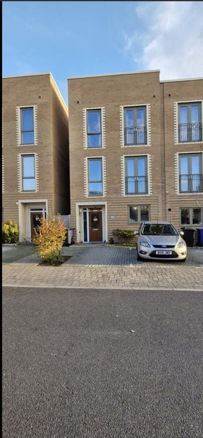 *** Spacious 4 bedroom Townhouse to rent in NW9*** Main Photo