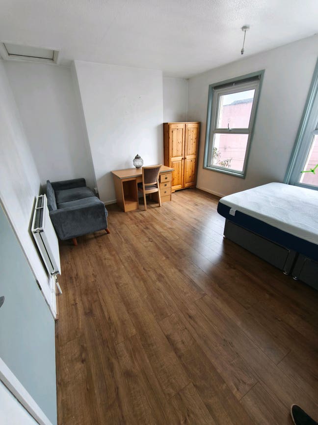 Massive room in the heart of Stokes Croft  Main Photo