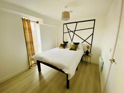 One Double Room - closet to Manchester centre  Main Photo
