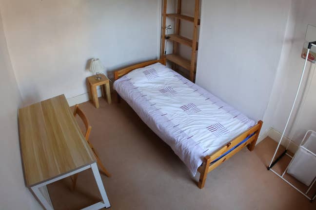 Single (possibly double) Room near centre Main Photo