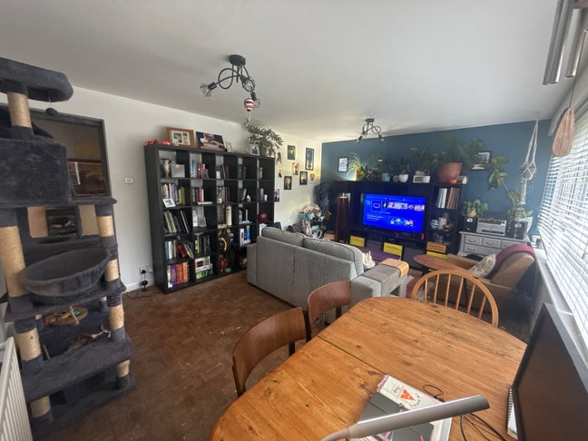 Rooms to rent near Caterham Main Photo