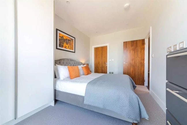 Double Bed  Ensuite , Modern Flat, Canary Wharf Main Photo