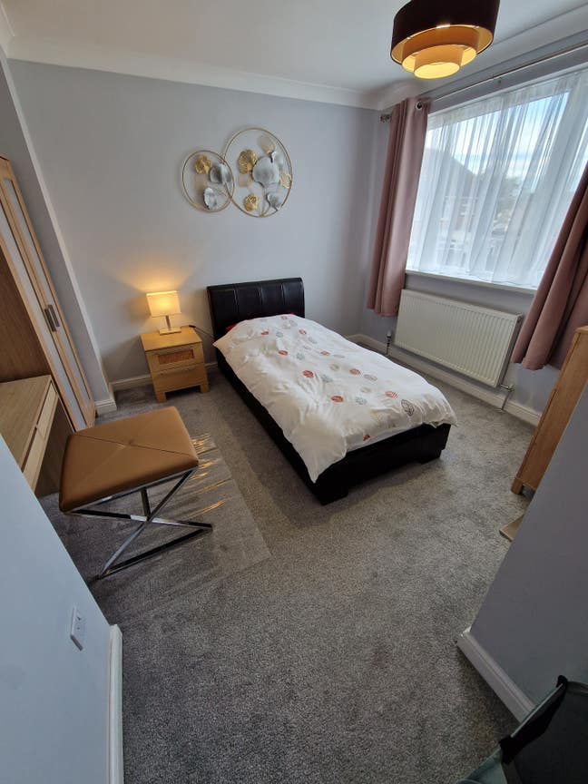 Single Room, Near Cobalt Park & Metro, Bills inc  Main Photo