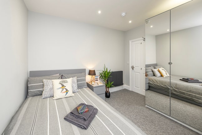 🏡 Double En-suite | 1 min Walk Town | Parking Main Photo