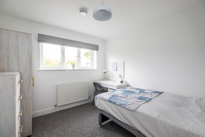 Peaceful Pad with Parking & Friendly Vibes Main Photo