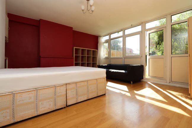 30 Seconds to District Line--Last Opportunity!! Main Photo