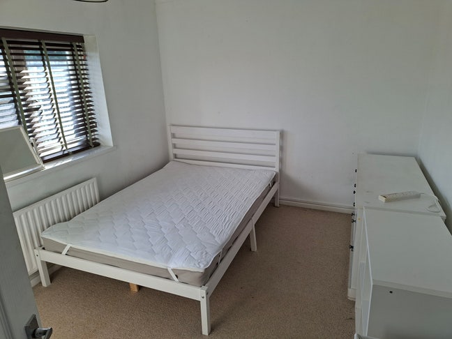 Short term room to rent Main Photo