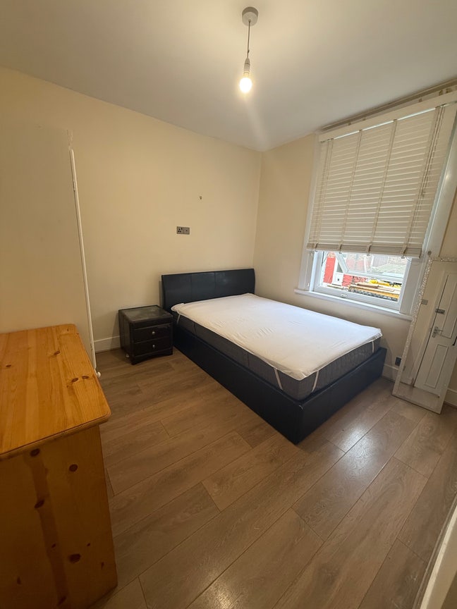 Turnpike Lane Room to rent  Main Photo