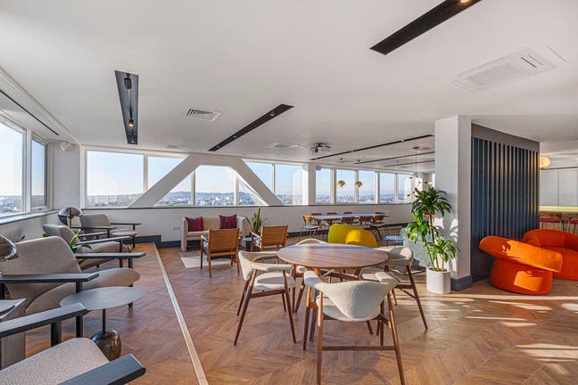 Renivented Living! Gym - Cinema - Working Spaces! Main Photo