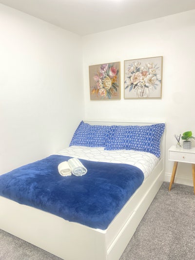 Spacious & Contemporary home  Main Photo