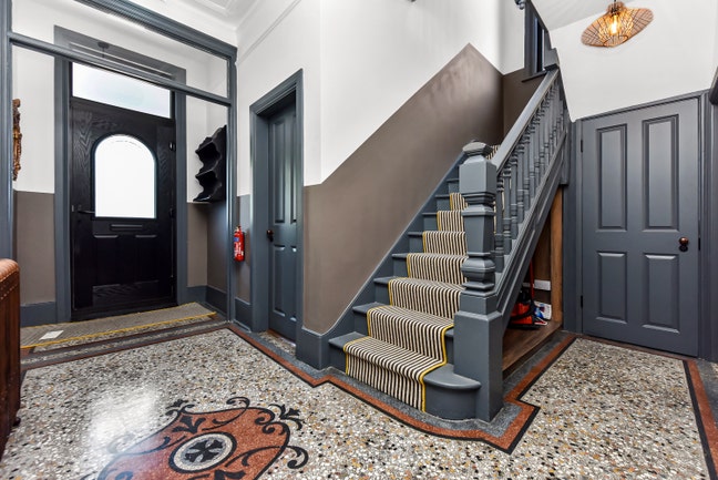 Spacious Ensuite D room 5 min tube all bills Incl Main Photo