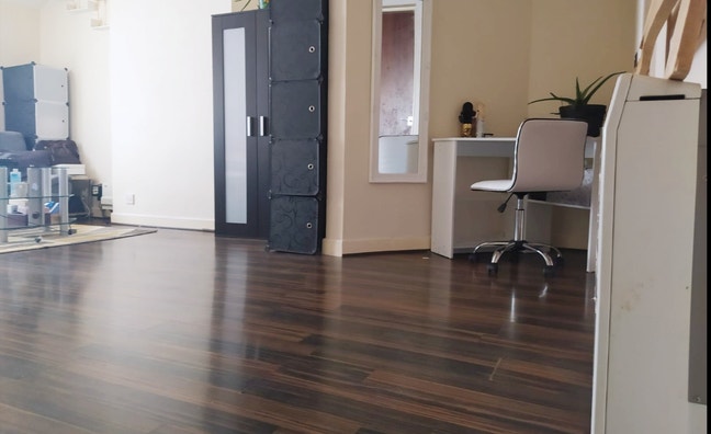 ☆LARGE Studio Apartment☆  Main Photo