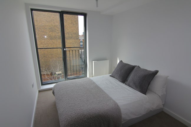 Room w/ private bathroom on Bermondsey Street Main Photo