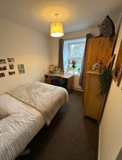🎓🏠 Urgent: Room Near Rhul Available Jan 12! Main Photo