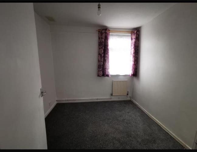 Spacious double room to rent in Romford, RM3 Main Photo