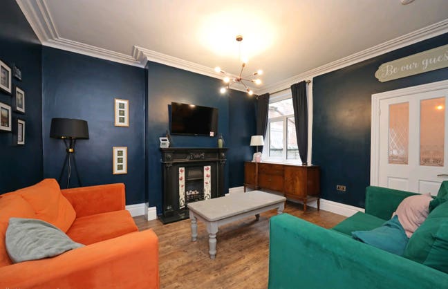 Spacious Double Room in Super Convenient Location! Main Photo